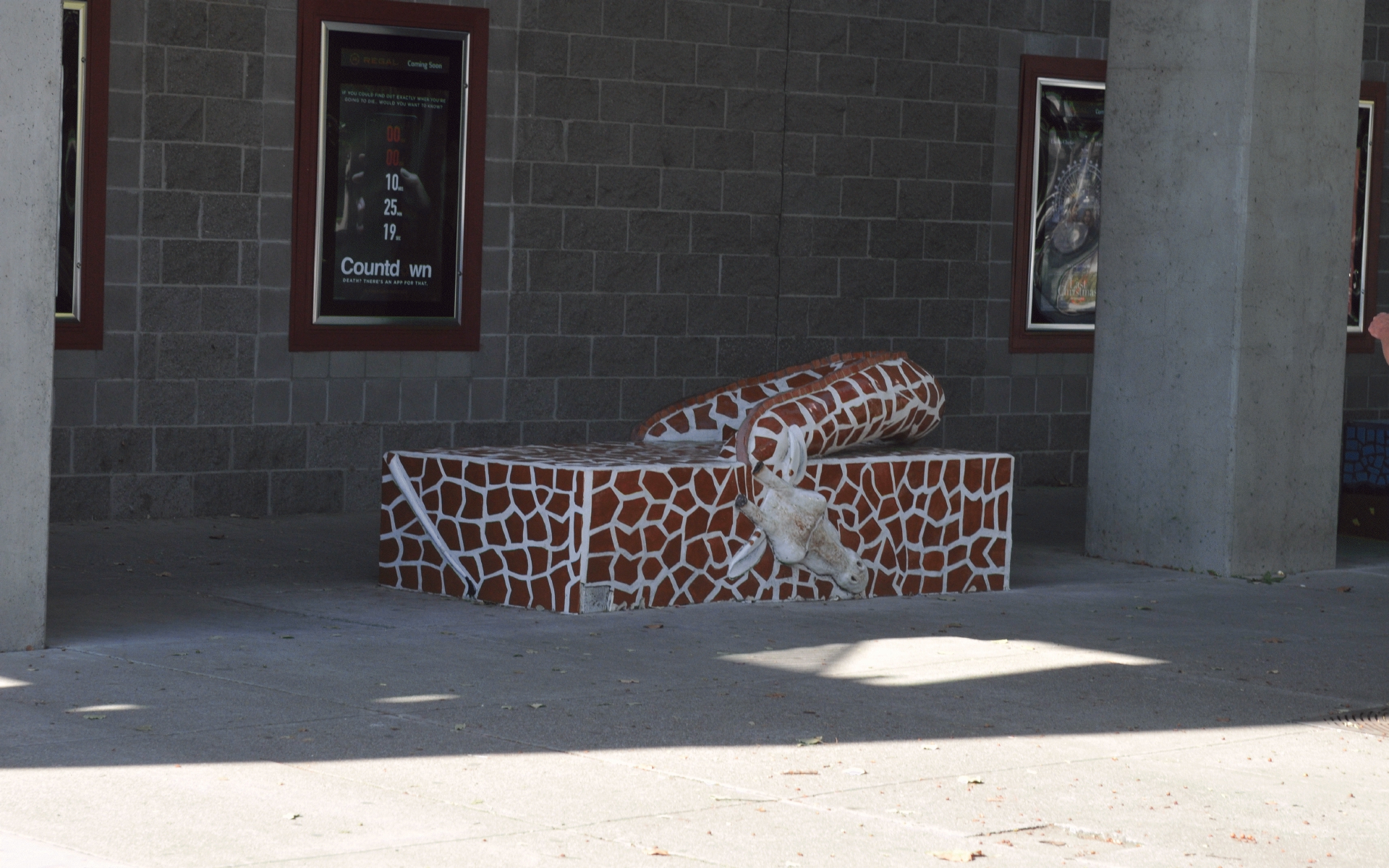 ./Girrafe_Bench_Art_by_Jean_Van_Keuren_Davis_California_20191018_130801_C19_5311.jpg