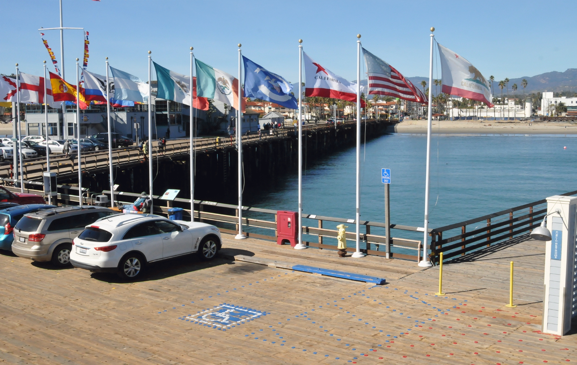 ./Stearns_Wharf_Santa_Barbara_California_20160203_122959_C16_0539.jpg