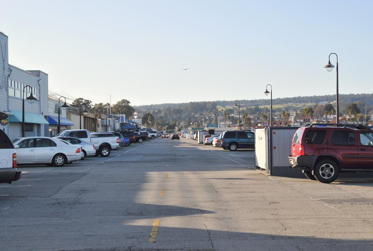 ./SantaCruzWharf20100310_174454_2364BCX.jpg