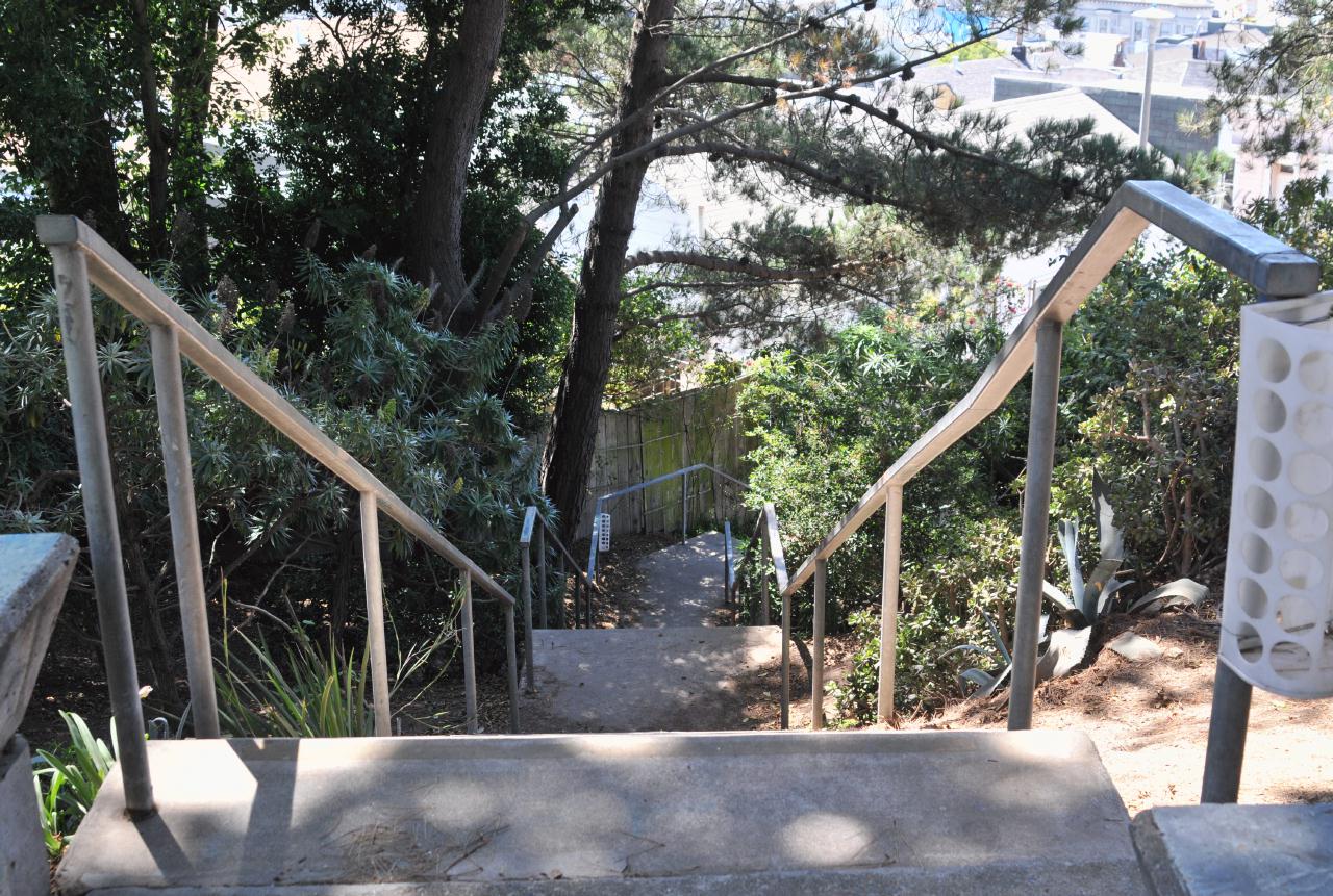 ./Stairways24BernalHeightsSF_29_20090812_142852_7923BCX.jpg