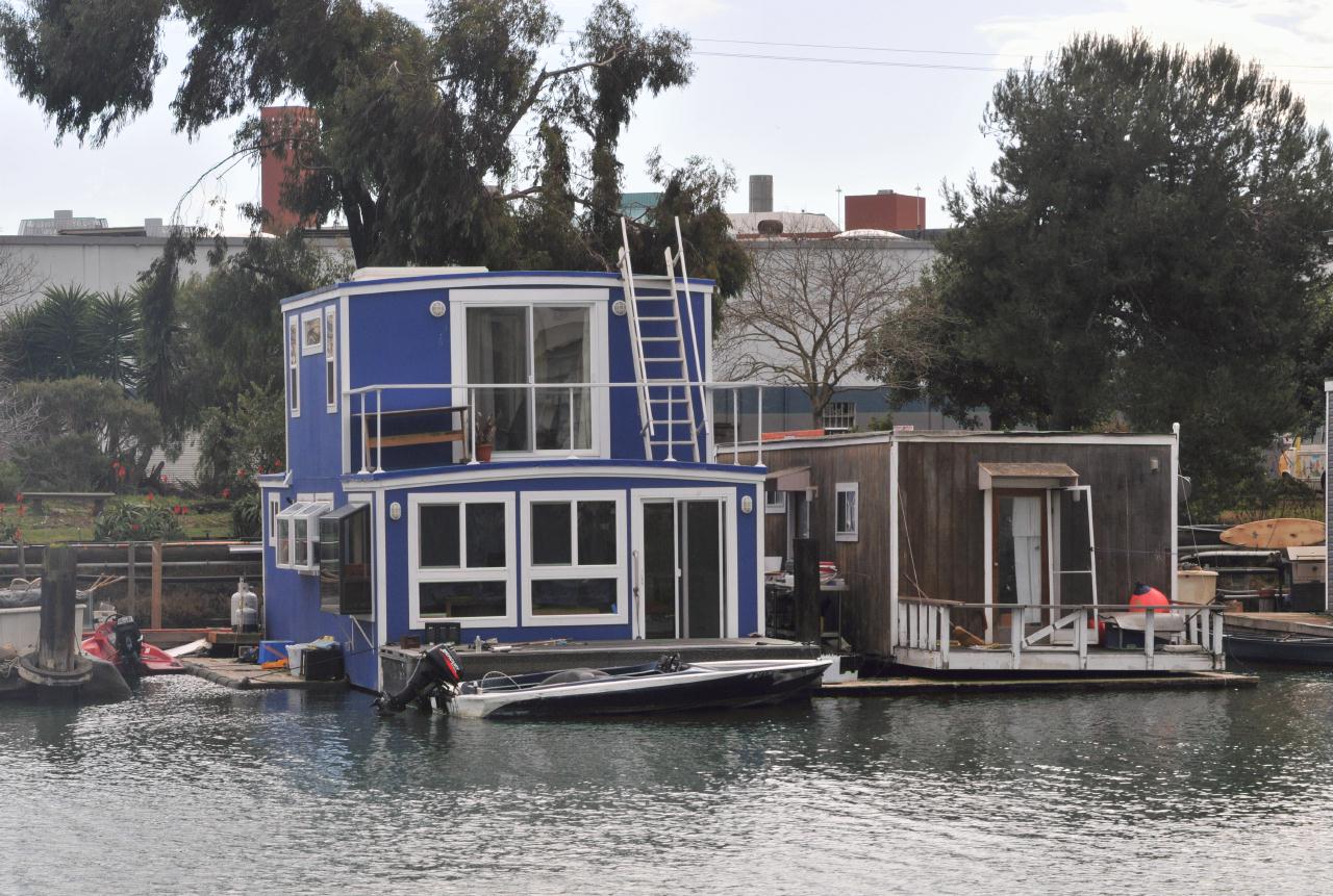 ./SFHouseBoats20090125_08_8626BCX.jpg