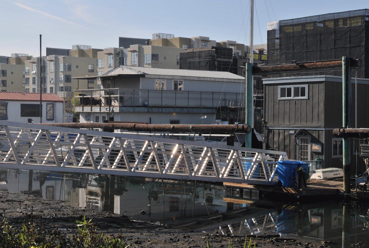 ./SFHouseBoats20090203_14_141828_8821BCX.jpg