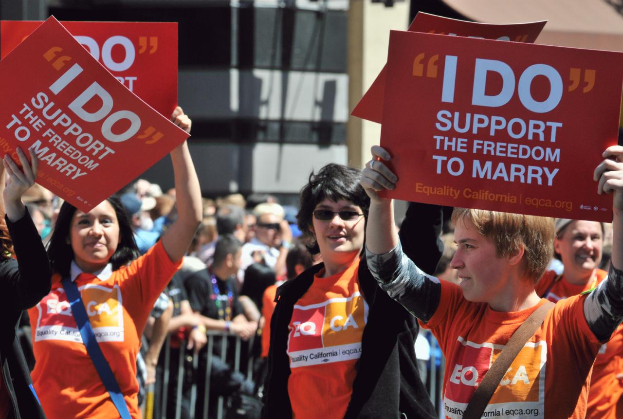 ./Pride_Parade_20110626_112014_B11_5659.jpg