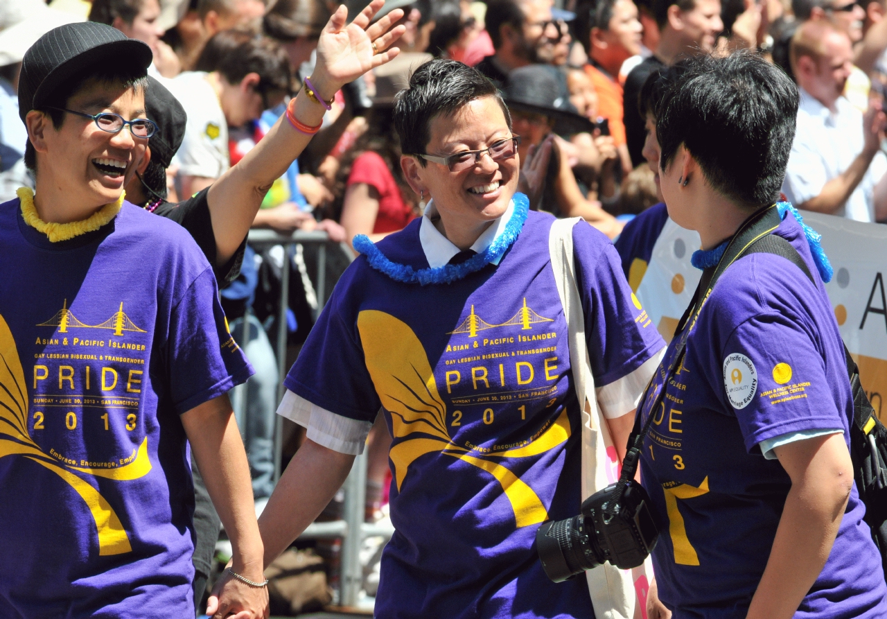 ./San_Francisco_LGBT_Pride_Parade_20130630_113603_B13_6064.jpg