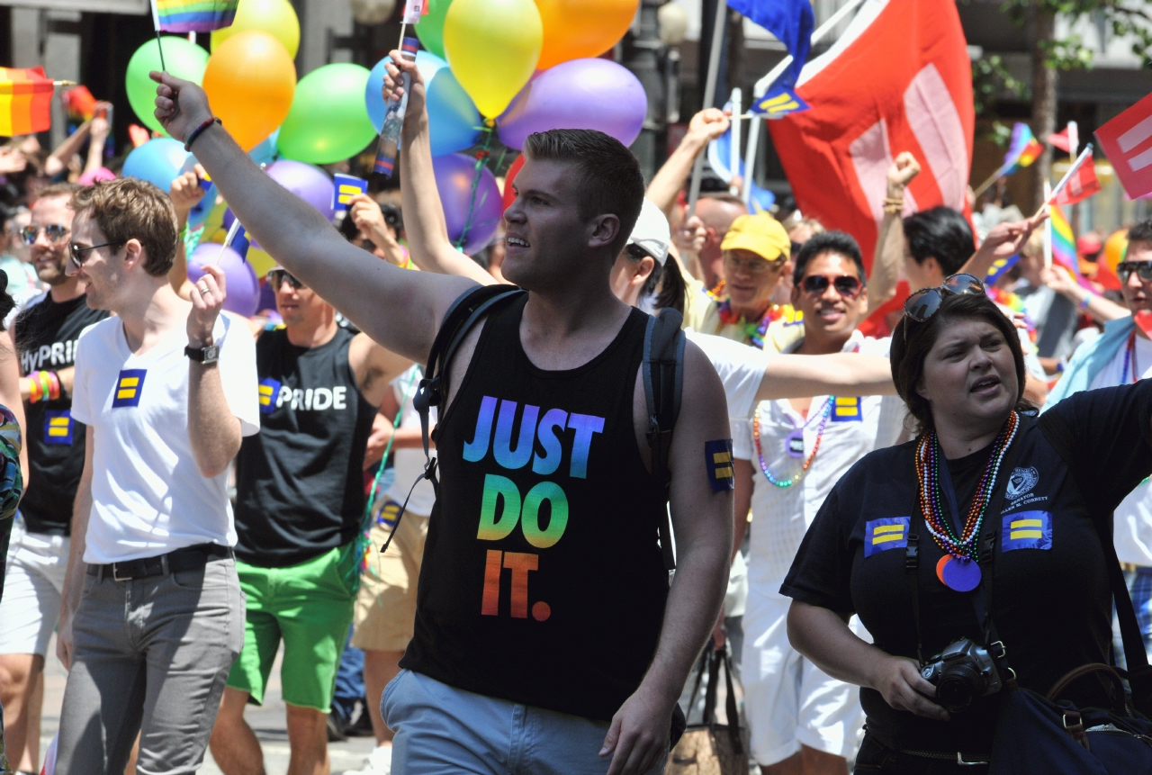 ./San_Francisco_LGBT_Pride_Parade_20130630_124338_B13_6654.jpg