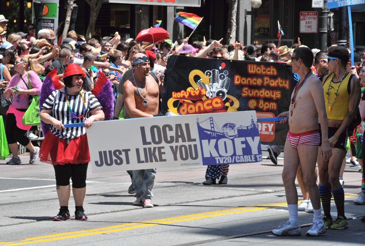 ./San_Francisco_LGBT_Pride_Parade_20130630_122449_B13_6517.jpg