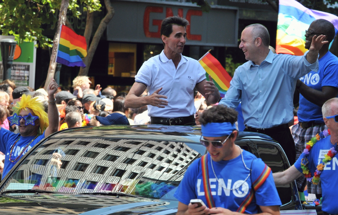 ./San_Francisco_LGBT_Pride_Parade_20130630_114808_B13_6156.jpg