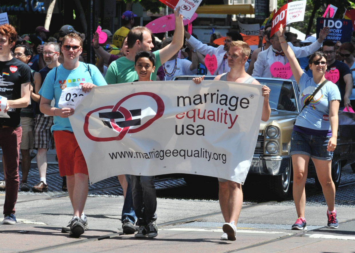 ./San_Francisco_LGBT_Pride_Parade_20130630_114421_B13_6132.jpg