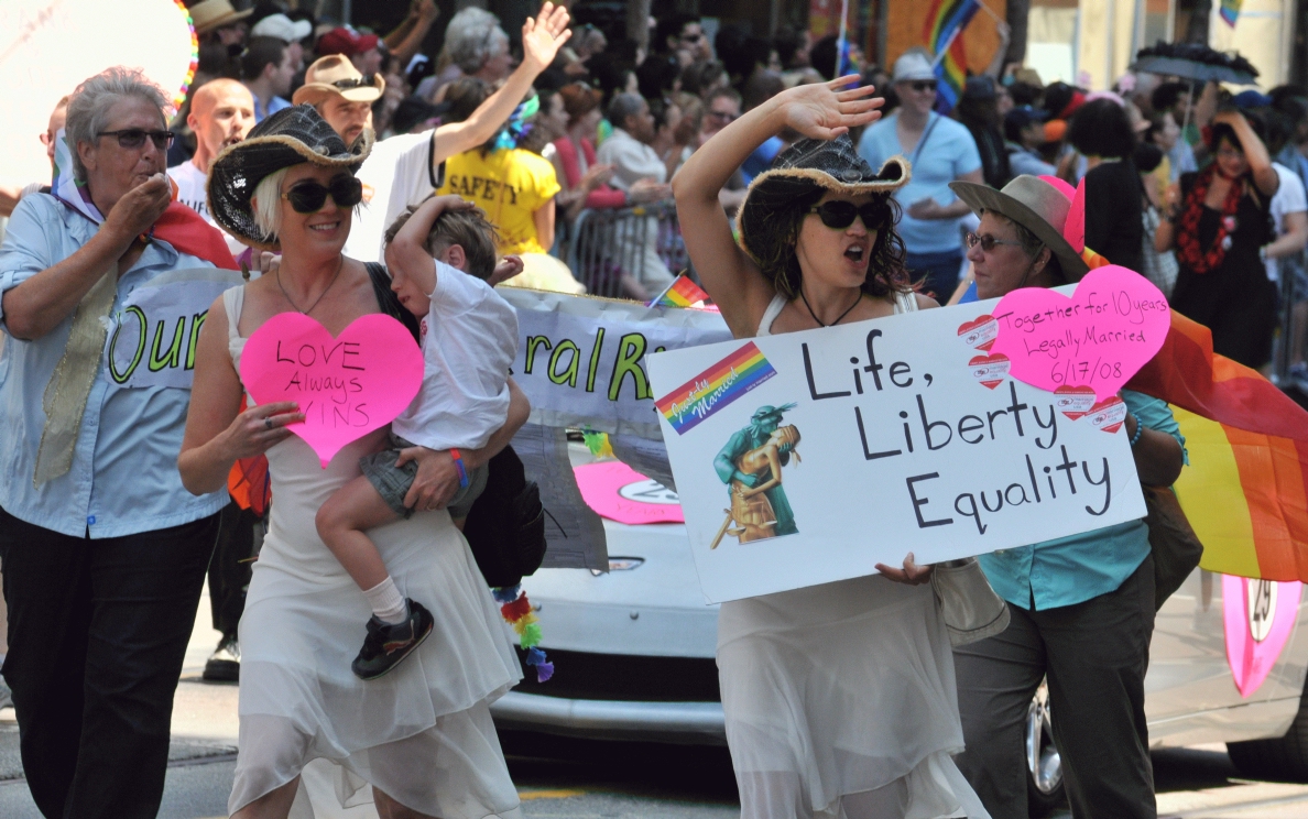 ./San_Francisco_LGBT_Pride_Parade_20130630_114537_B13_6147.jpg