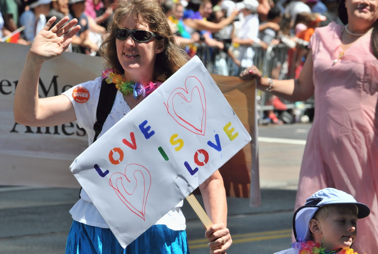 ./San_Francisco_LGBT_Pride_Parade_20130630_114138_B13_6107.jpg