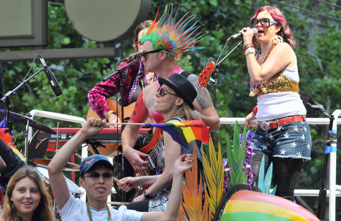 ./San_Francisco_LGBT_Pride_Parade_20130630_105800_B13_5751.jpg