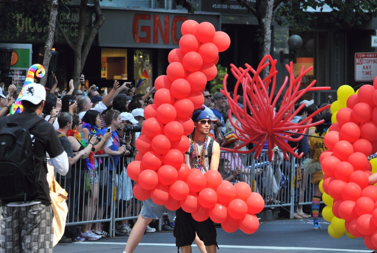 ./San_Francisco_LGBT_Pride_Parade_20130630_105820_B13_5755.jpg