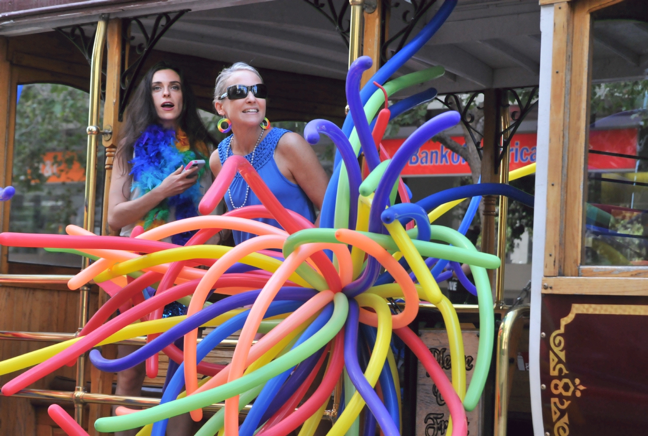 ./San_Francisco_Pride_Parade_20140629_104554_C14_5847.jpg