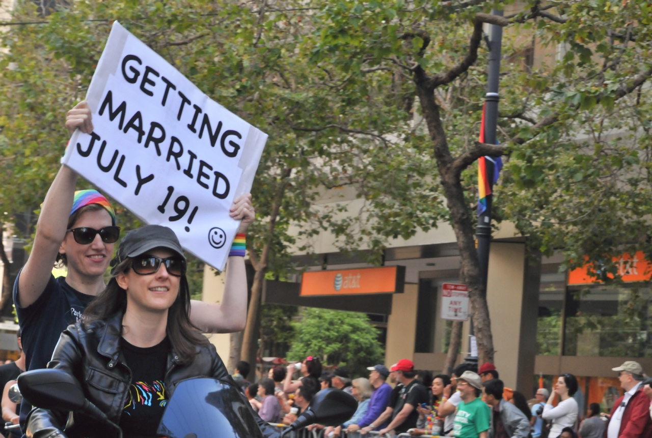 ./San_Francisco_Pride_Parade_20140629_103238_C14_5693.jpg