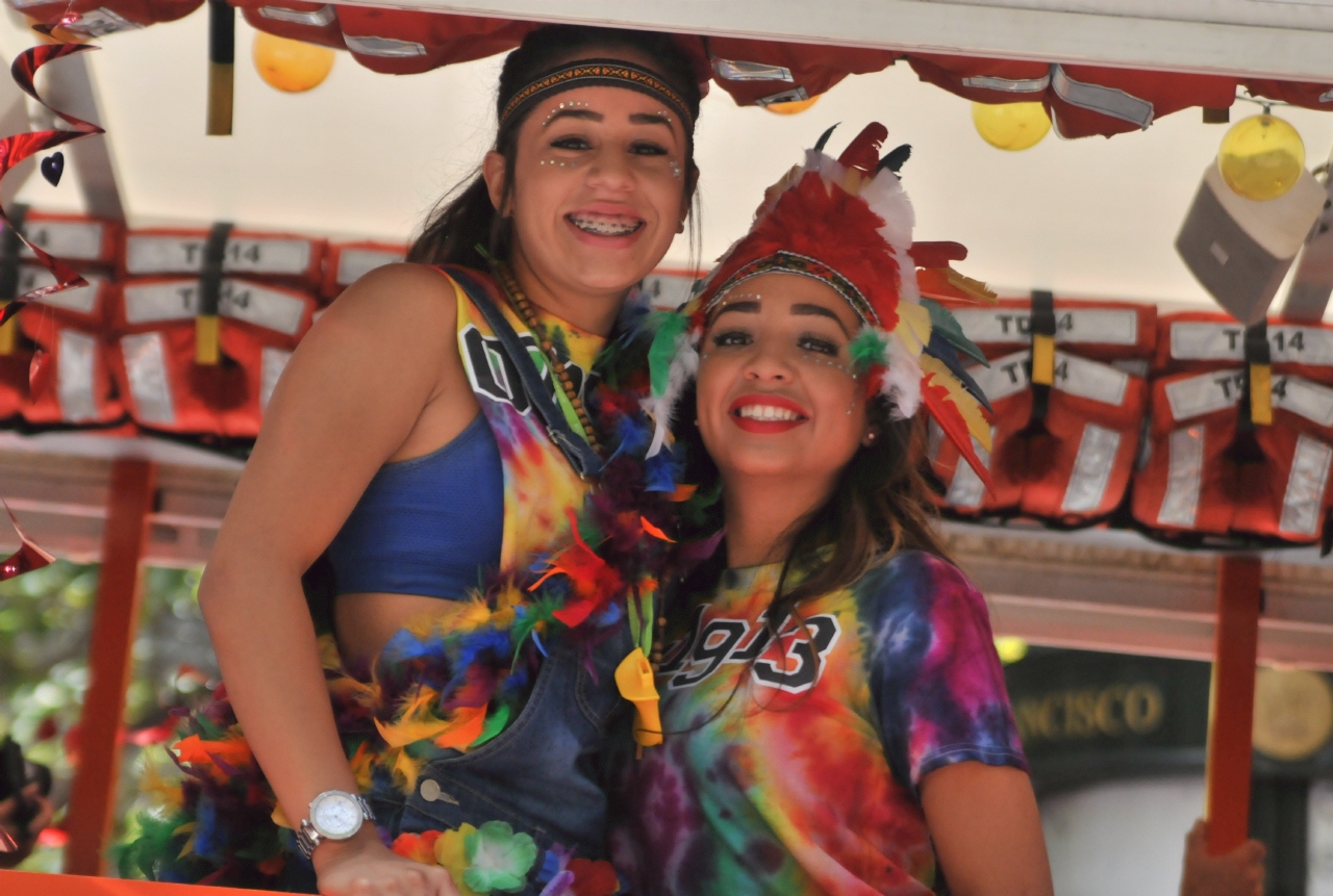 ./San_Francisco_Pride_Parade_20140629_123851_C14_7057.jpg