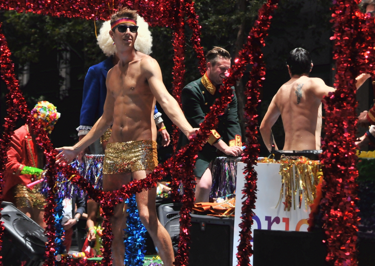 ./San_Francisco_Pride_Parade_20140629_132127_C14_7436.jpg