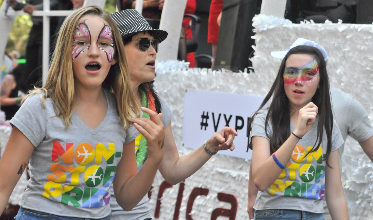 ./San_Francisco_Pride_Parade_20140629_112804_C14_6178.jpg