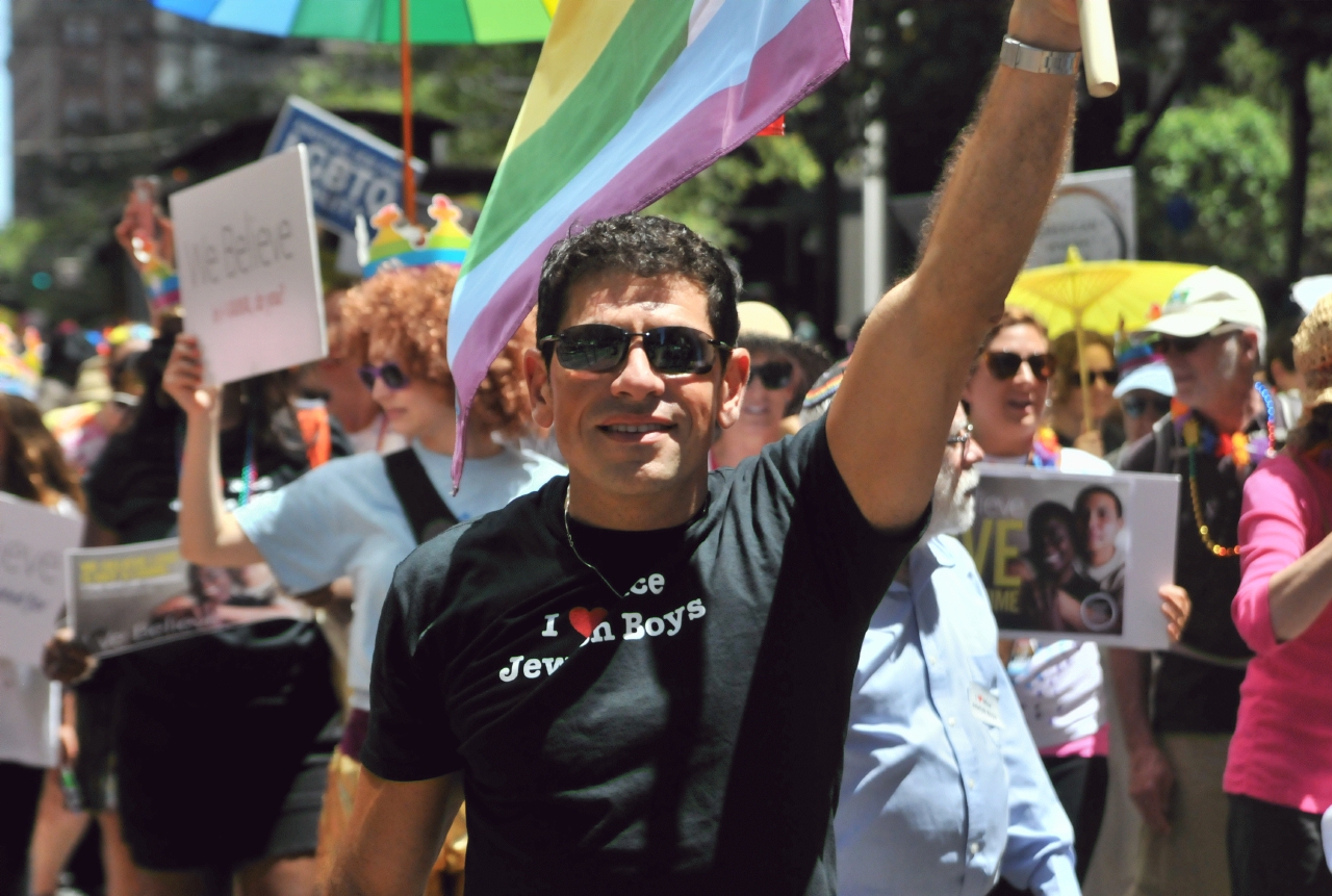 ./San_Francisco_Pride_Parade_20140629_122324_C14_6853.jpg