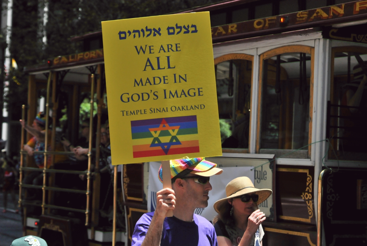 ./San_Francisco_Pride_Parade_20140629_122408_C14_6869.jpg