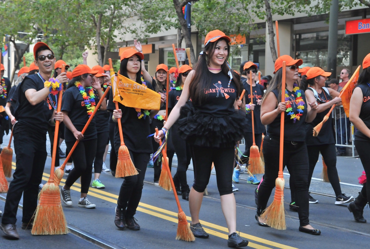 ./San_Francisco_Pride_Parade_20140629_111056_C14_5979.jpg