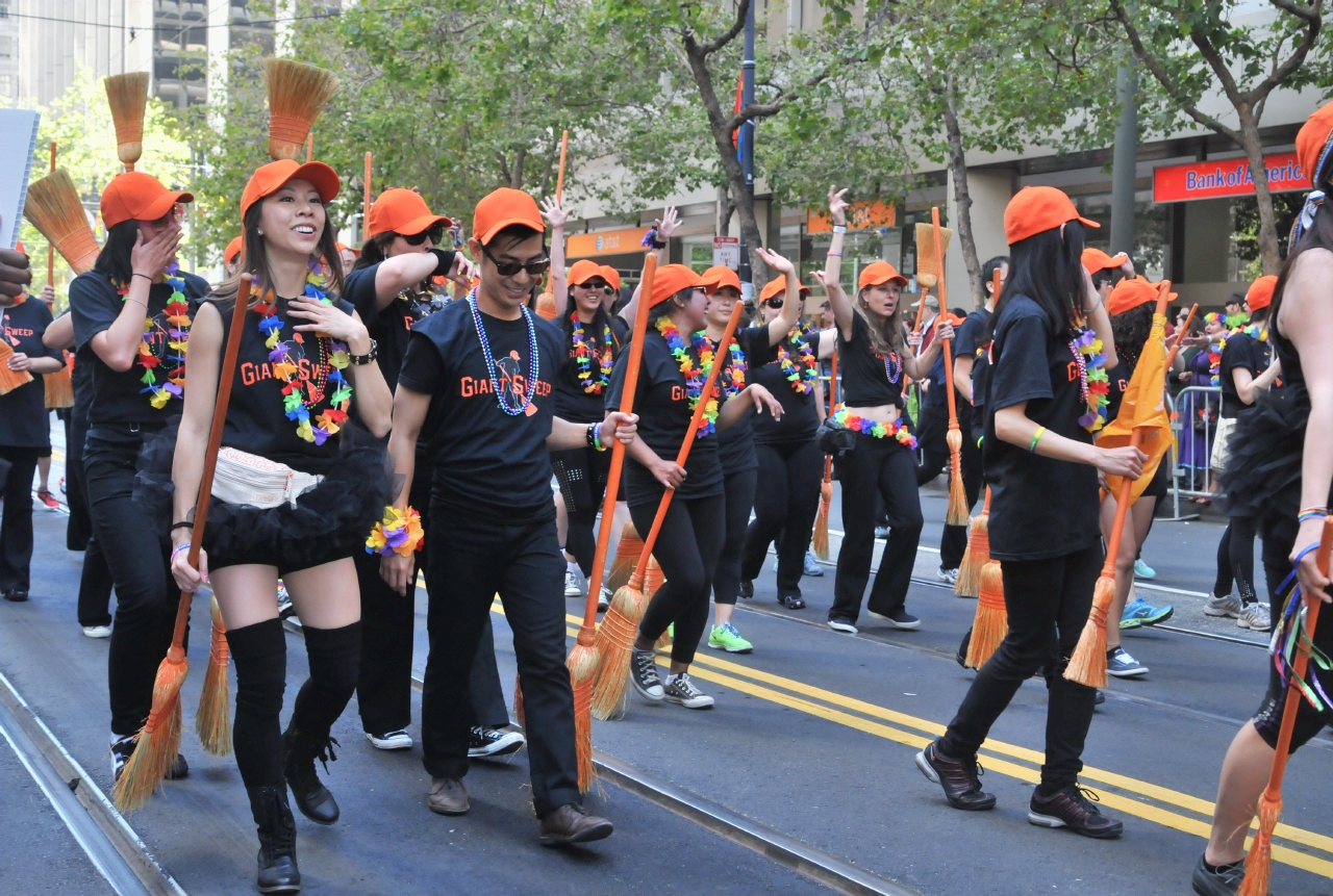 ./San_Francisco_Pride_Parade_20140629_111106_C14_5980.jpg