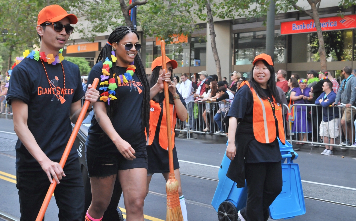 ./San_Francisco_Pride_Parade_20140629_111117_C14_5985.jpg