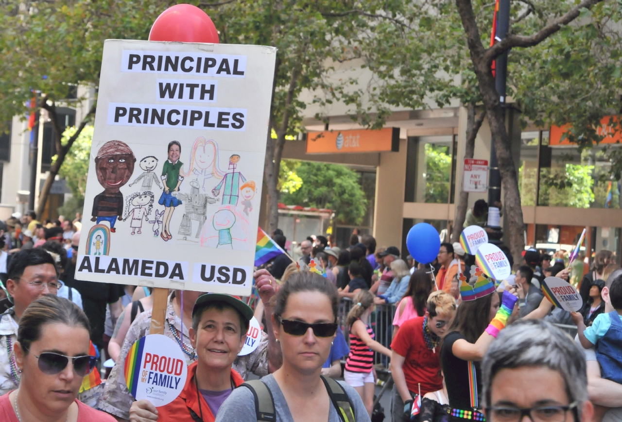 ./San_Francisco_Pride_Parade_20140629_112637_C14_6155.jpg