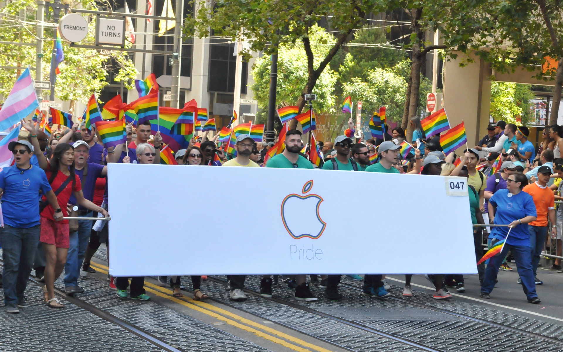 ./San_Francisco_Pride_Parade_20160626_114254_C16_5704.jpg