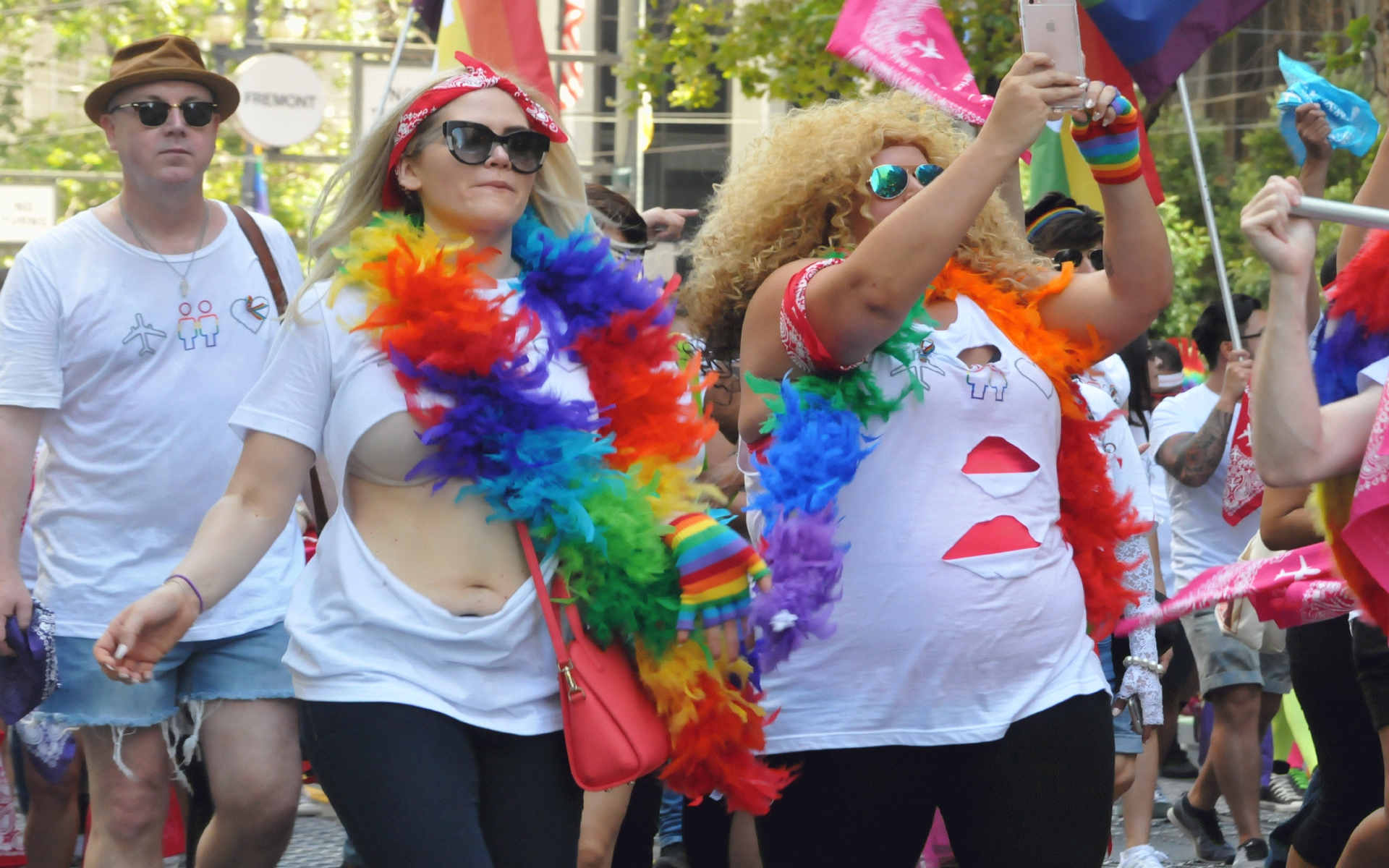 ./San_Francisco_Pride_Parade_20160626_110151_C16_5021.jpg