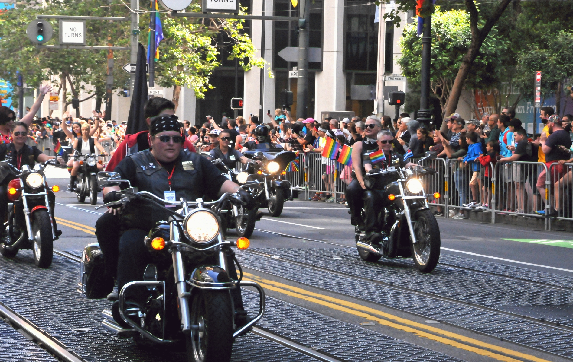 ./San_Francisco_Pride_Parade_20160626_103328_C16_4549.jpg