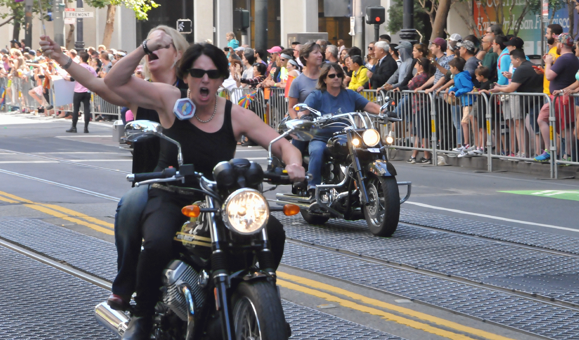 ./San_Francisco_Pride_Parade_20160626_103434_C16_4580.jpg