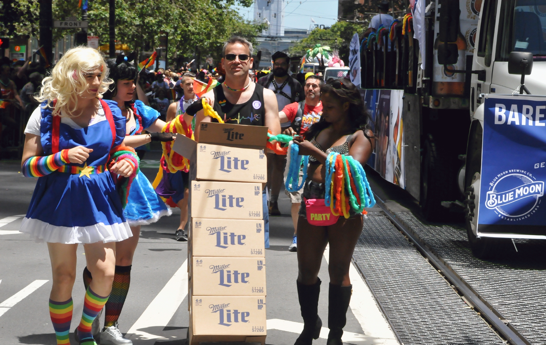 ./San_Francisco_Pride_Parade_20160626_125904_C16_6774.jpg