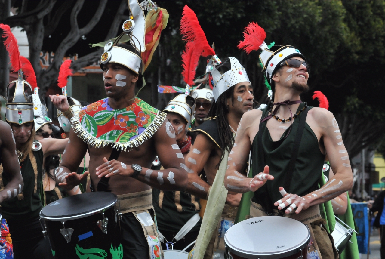 ./Carnival_San_Francisco_20120527_100533_B12_4604.jpg