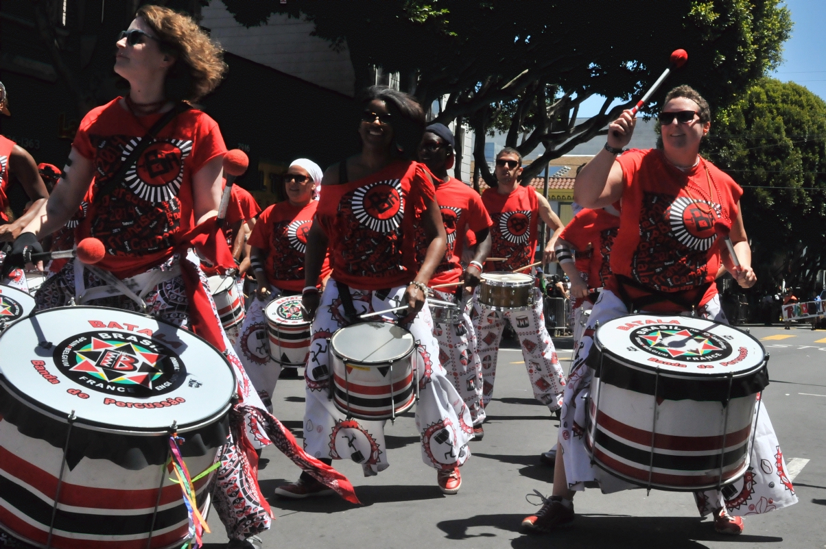 ./San_Francisco_Carnival_Parade_20140525_121541_C14_5198.jpg