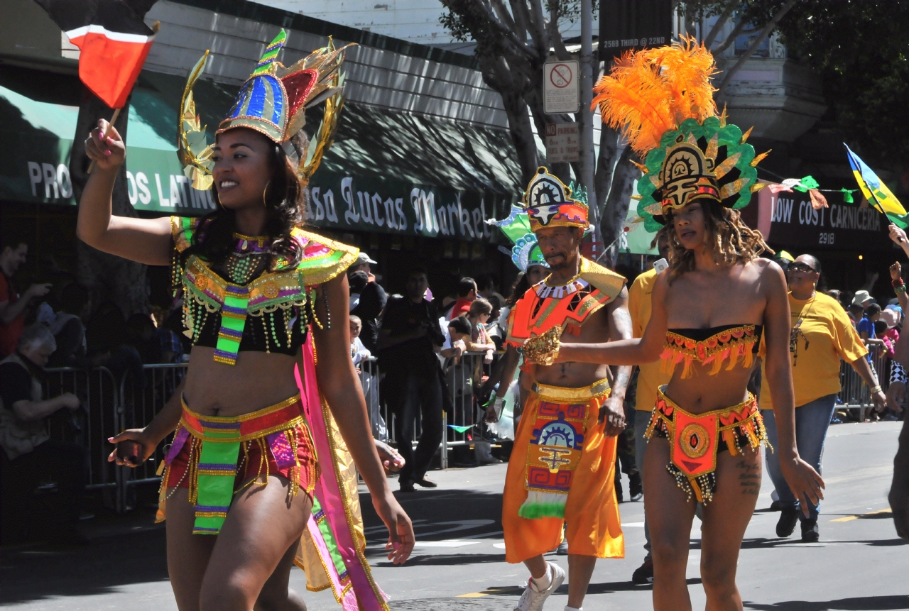 ./San_Francisco_Carnaval_Parade_20140525_104605_C14_4558.jpg