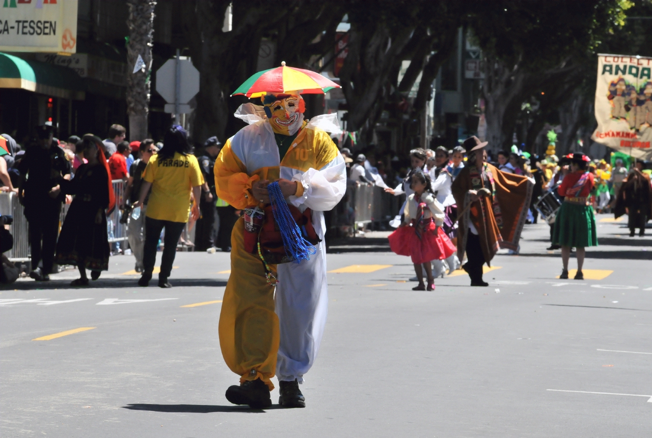 ./San_Francisco_Carnival_Parade_20140525_113345_B14_0675.jpg