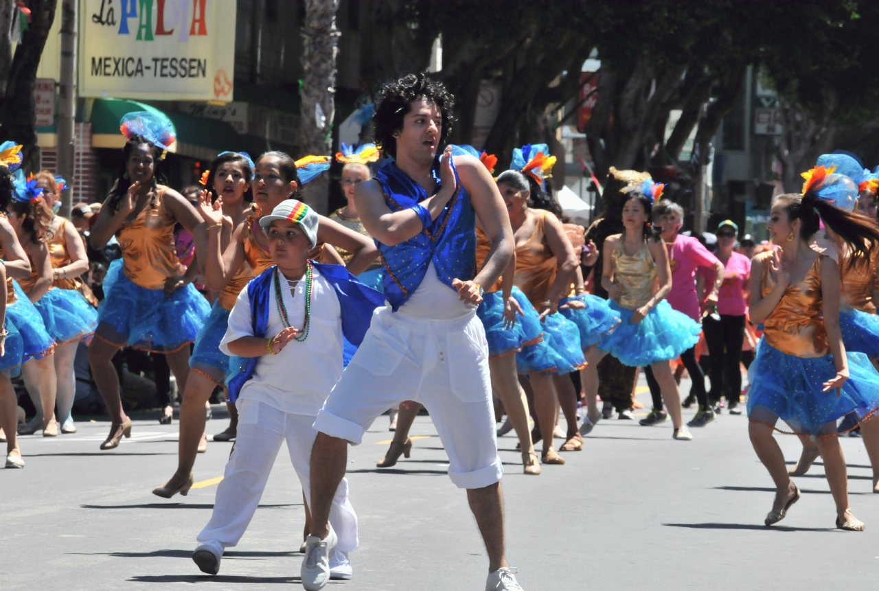 ./San_Francisco_Carnival_Parade_20140525_112811_B14_0654.jpg