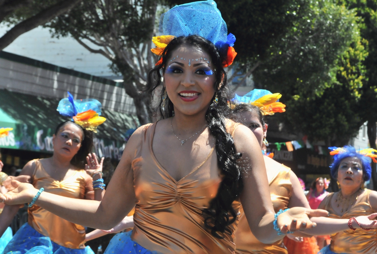 ./San_Francisco_Carnival_Parade_20140525_113030_C14_4864.jpg