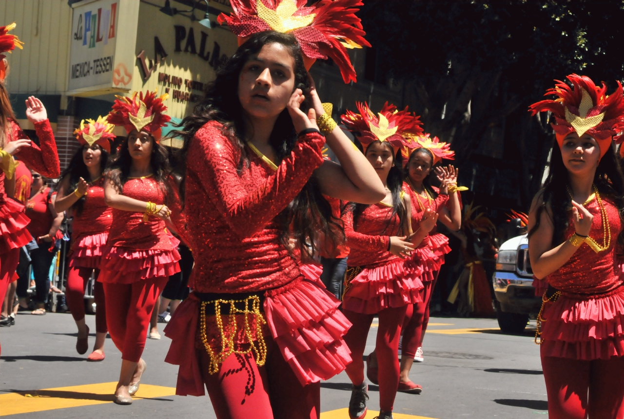 ./San_Francisco_Carnival_Parade_20140525_122653_C14_5316.jpg