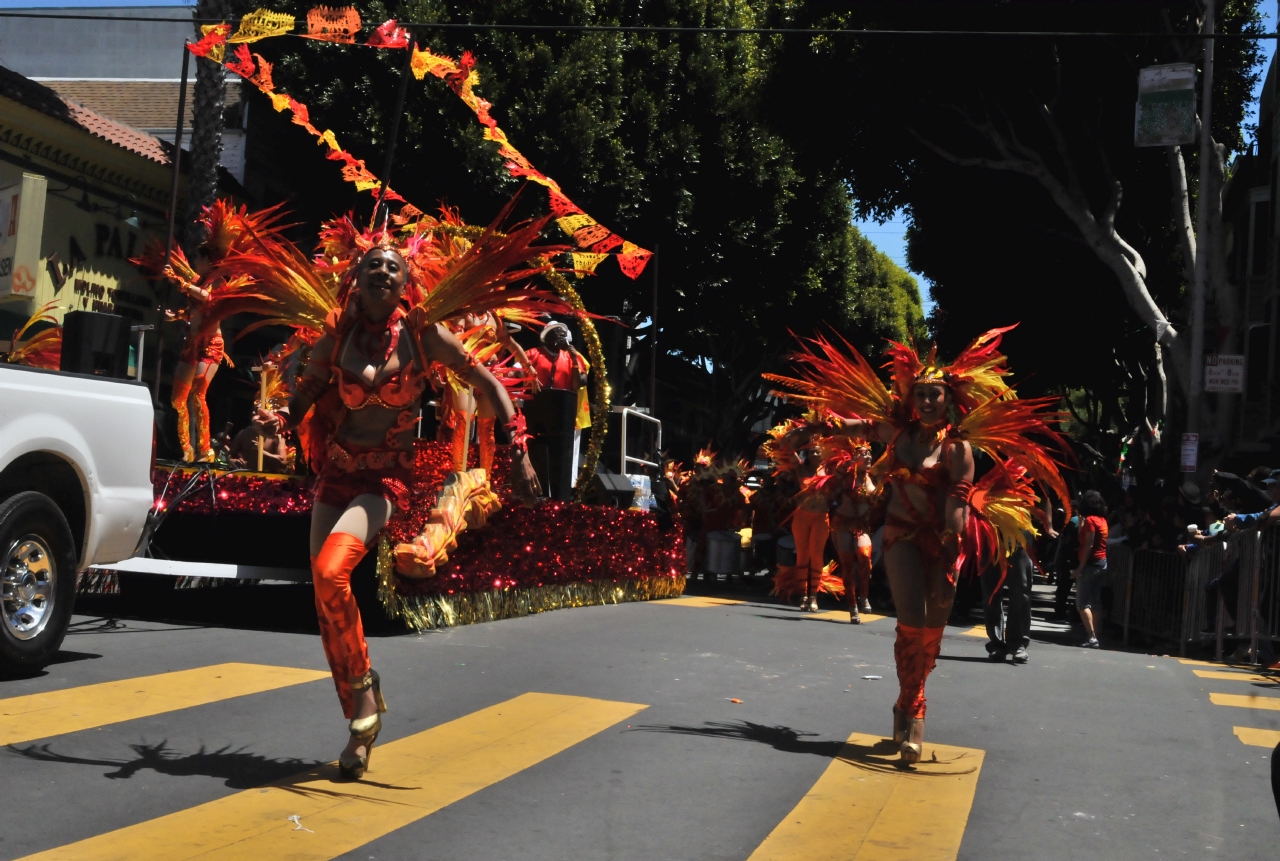 ./San_Francisco_Carnival_Parade_20140525_122722_C14_5327.jpg