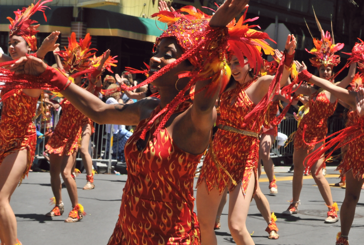 ./San_Francisco_Carnival_Parade_20140525_122837_C14_5352.jpg