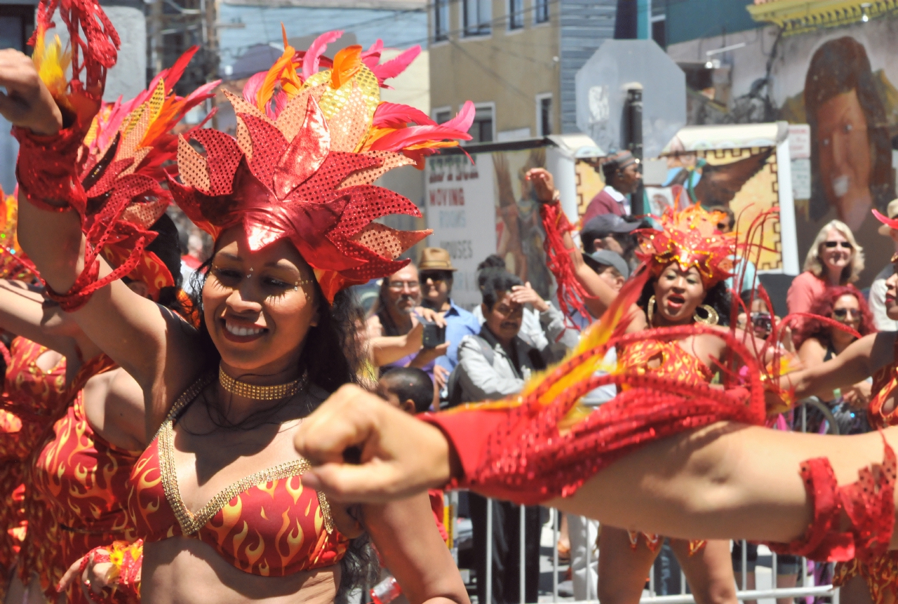 ./San_Francisco_Carnival_Parade_20140525_122915_C14_5360.jpg