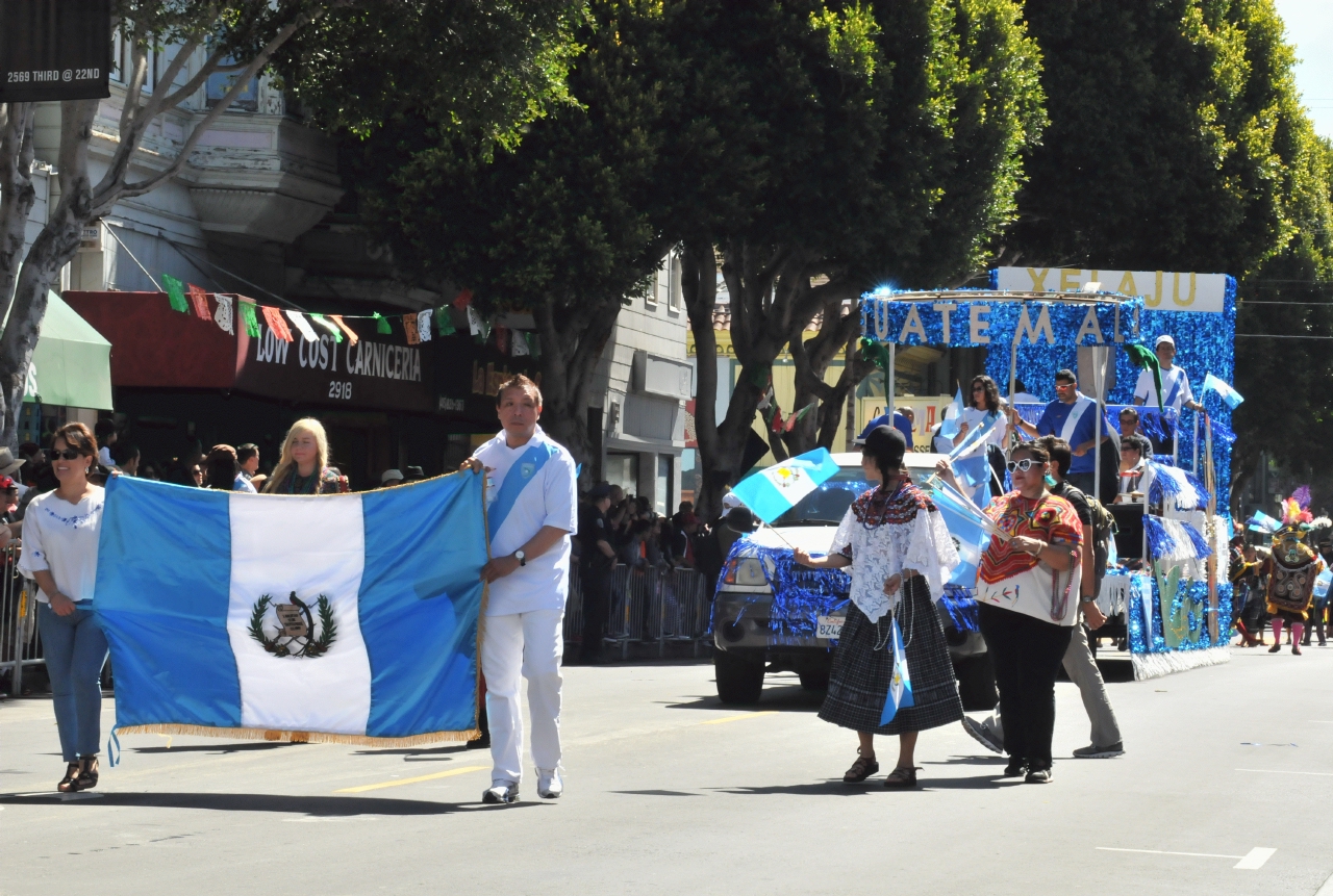 ./San_Francisco_Carnival_Parade_20140525_102330_B14_0355.jpg