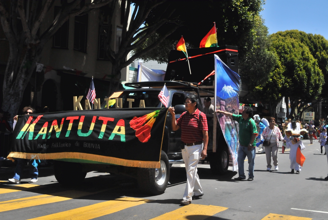 ./San_Francisco_Carnival_Parade_20140525_120727_C14_5138.jpg