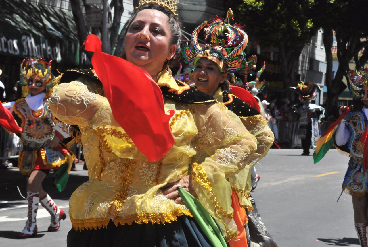 ./San_Francisco_Carnival_Parade_20140525_120801_C14_5144.jpg