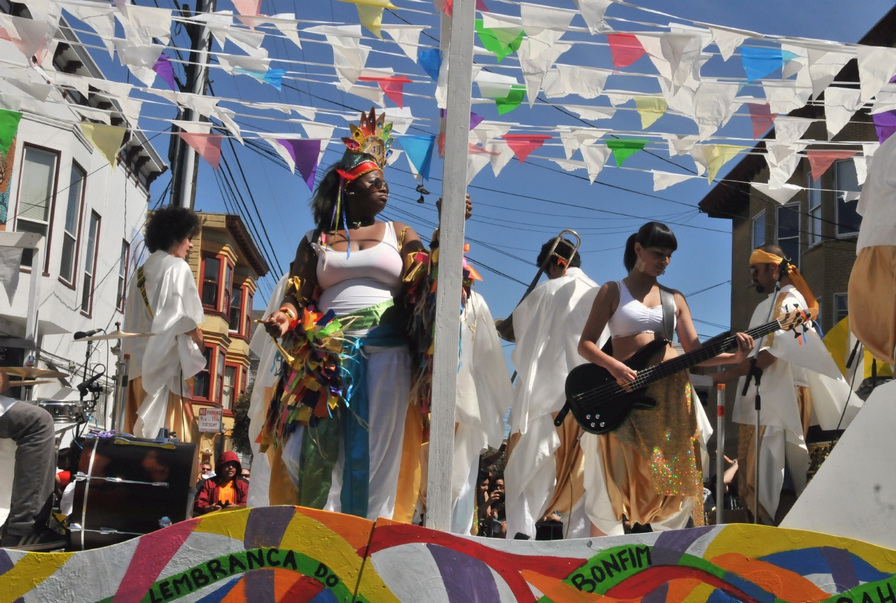 ./San_Francisco_Carnaval_Parade_20140525_105143_C14_4585.jpg