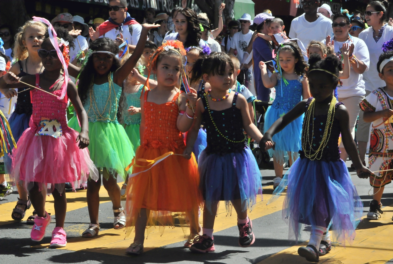 ./San_Francisco_Carnaval_Parade_20140525_105408_C14_4613.jpg