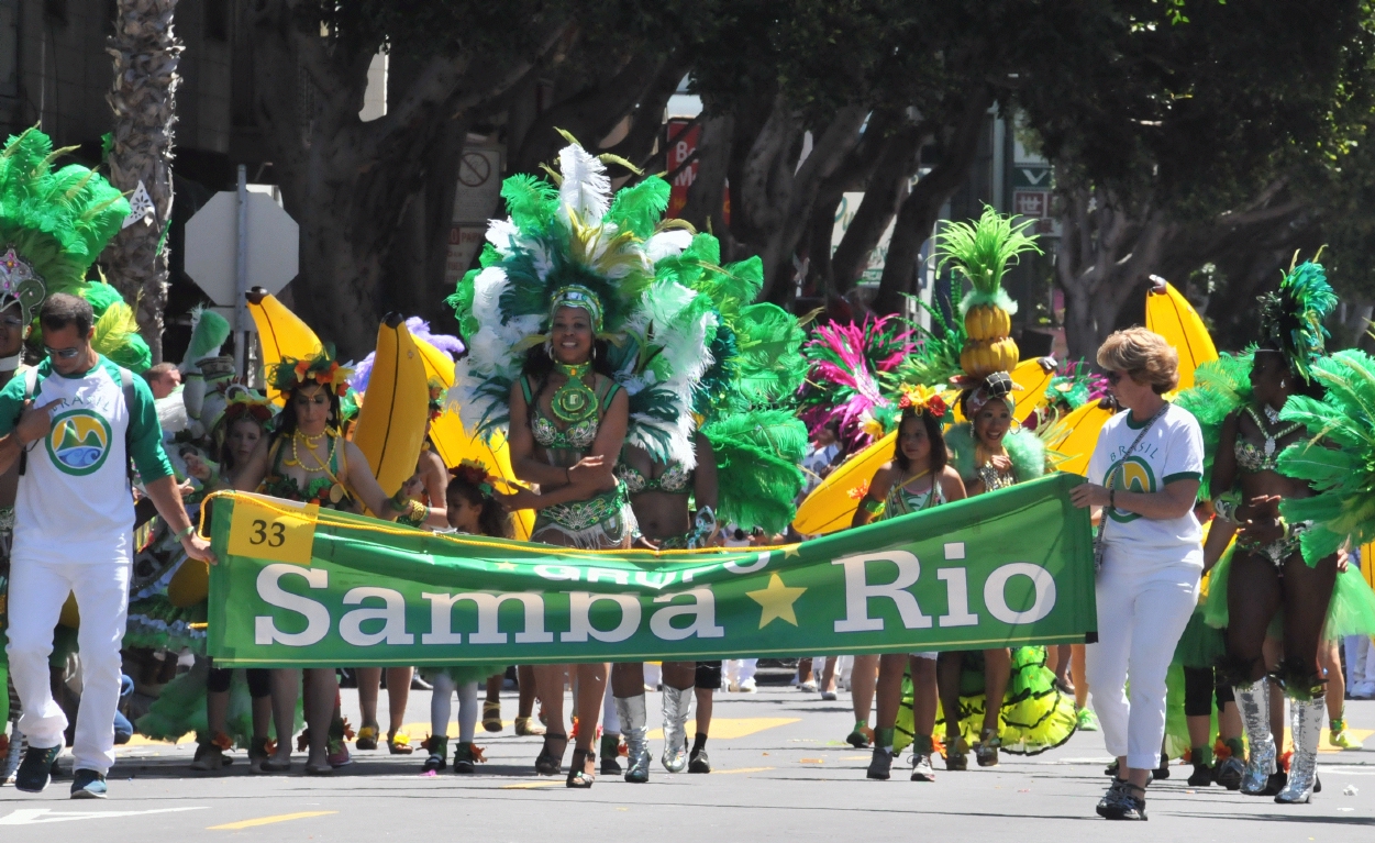 ./San_Francisco_Carnival_Parade_20140525_113949_B14_0687.jpg