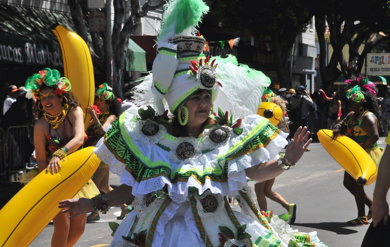 ./San_Francisco_Carnival_Parade_20140525_114216_C14_4906.jpg