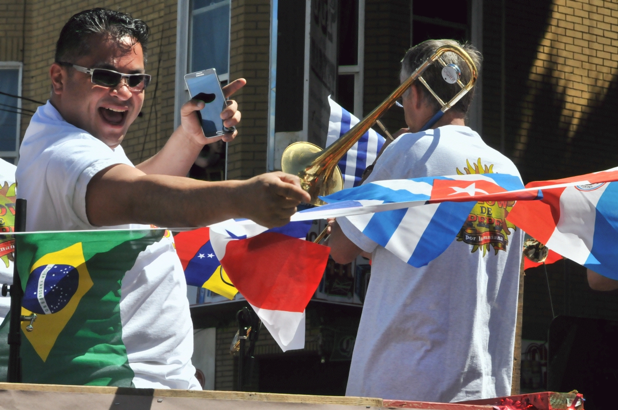 ./San_Francisco_Carnaval_Parade_20140525_110803_C14_4695.jpg